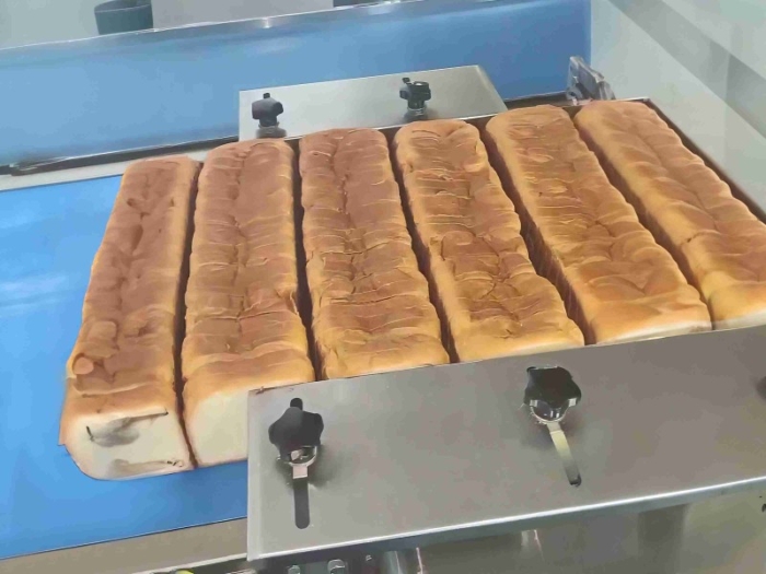 Automatic Toast Bread Cutter Slicer Machine - Image 5